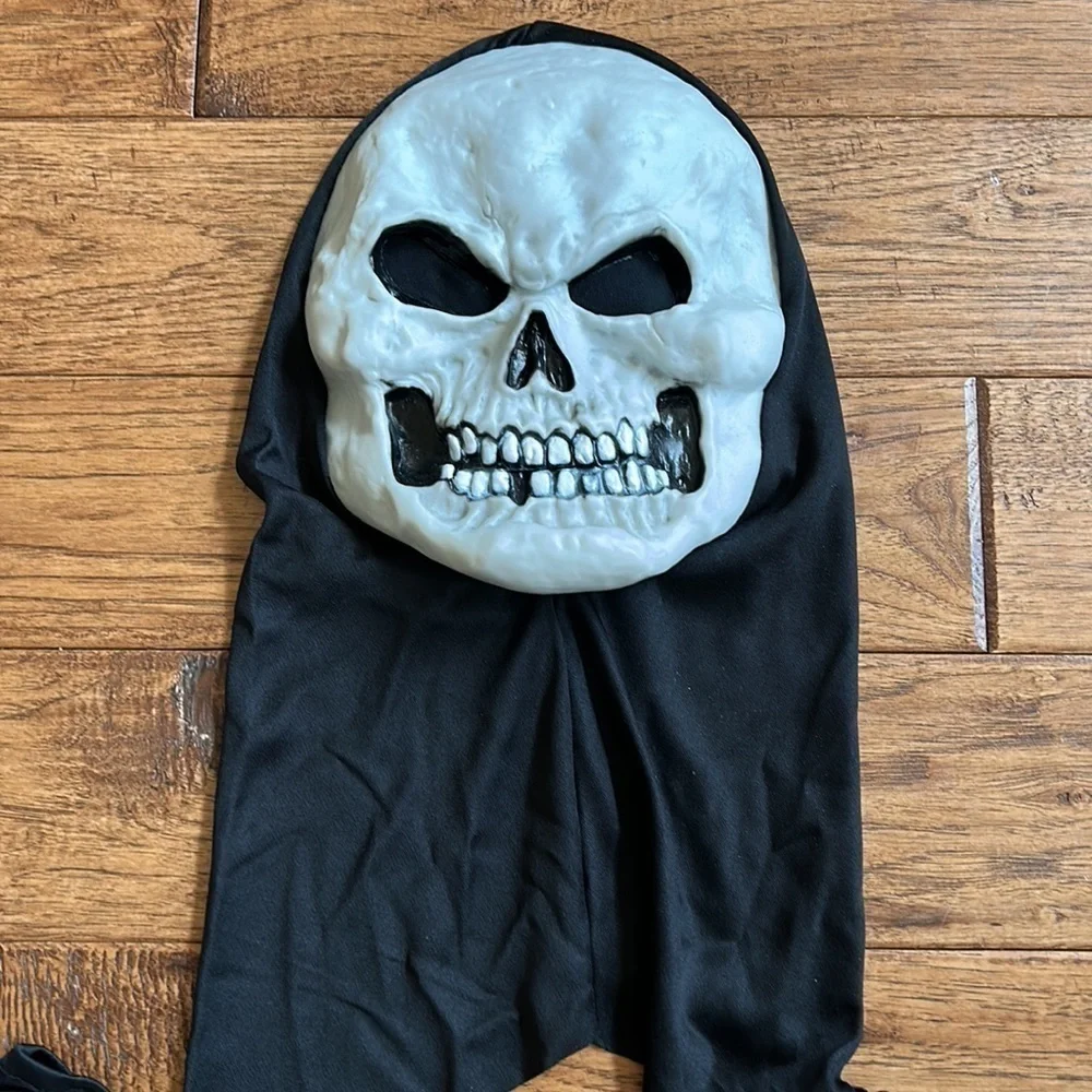 Spirit Halloween Kids Glow in the Dark Skelebones Skeleton Costume Size Large